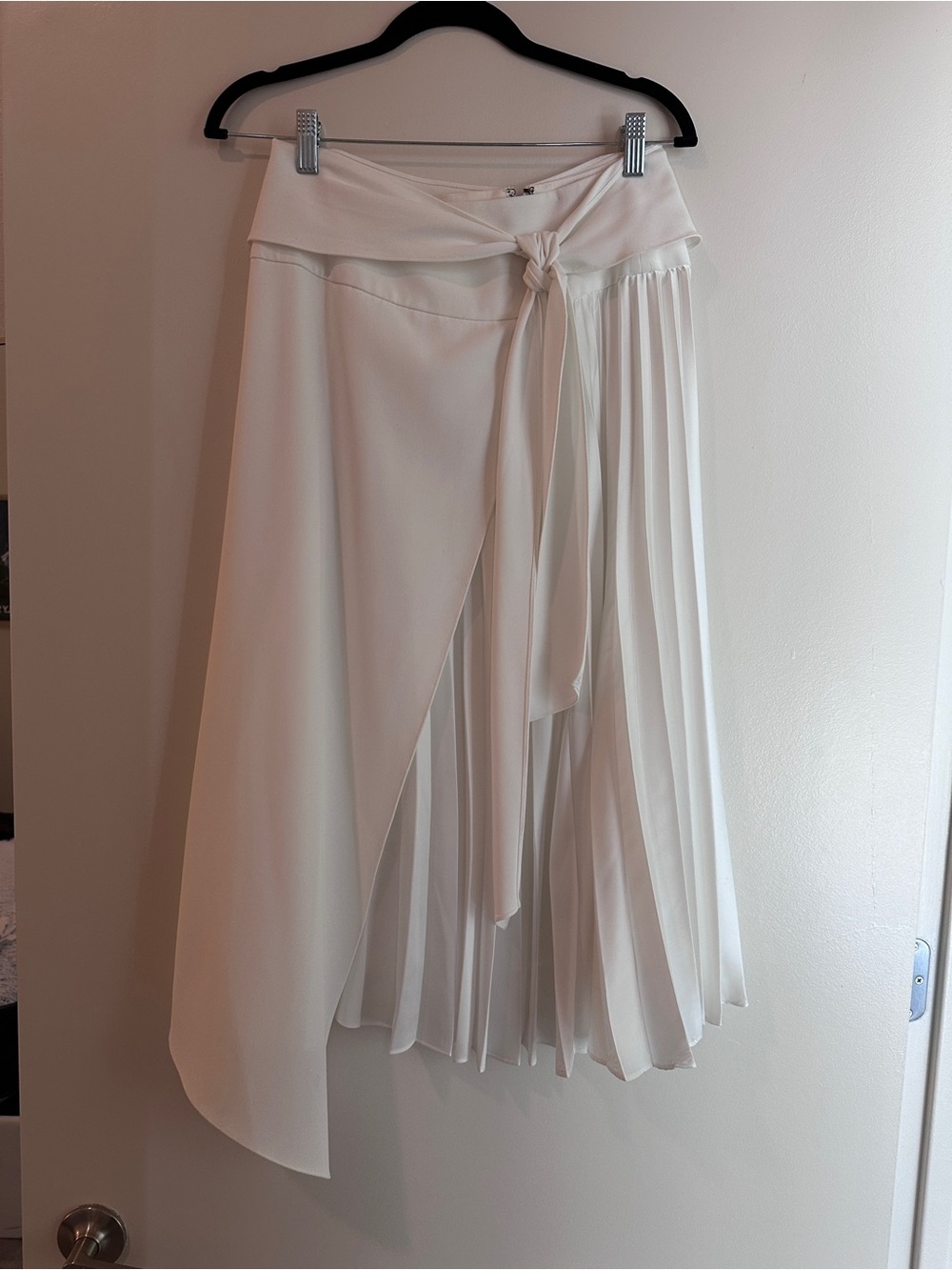 Alice + Olivia Elegant White Pleated Wrap Skirt with Tie Waist